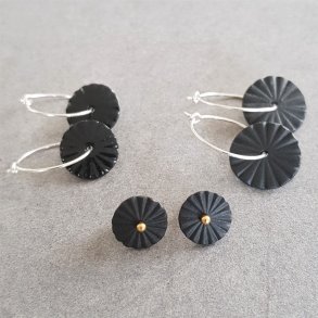 Perler til �reringe, sort (pris pr. s�t)