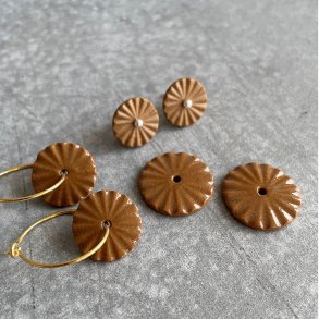 Perler til �reringe, brun (pris pr. s�t)