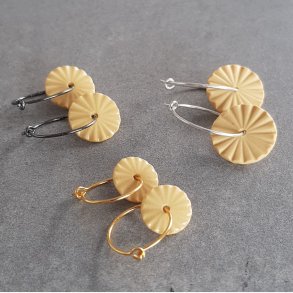 Perler til �reringe, sand (pris pr. s�t)