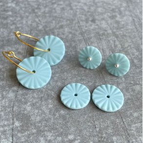 Perler til �reringe, sart bl� (pris pr. s�t)