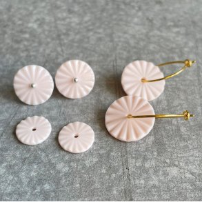 Perler til �reringe, sart lyser�d (pris pr. s�t)