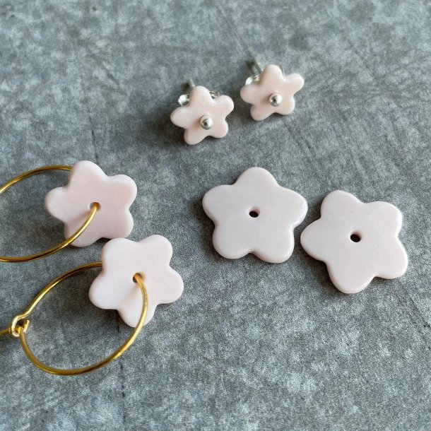 Perler til reringe, sart lyserd (pris pr. st)